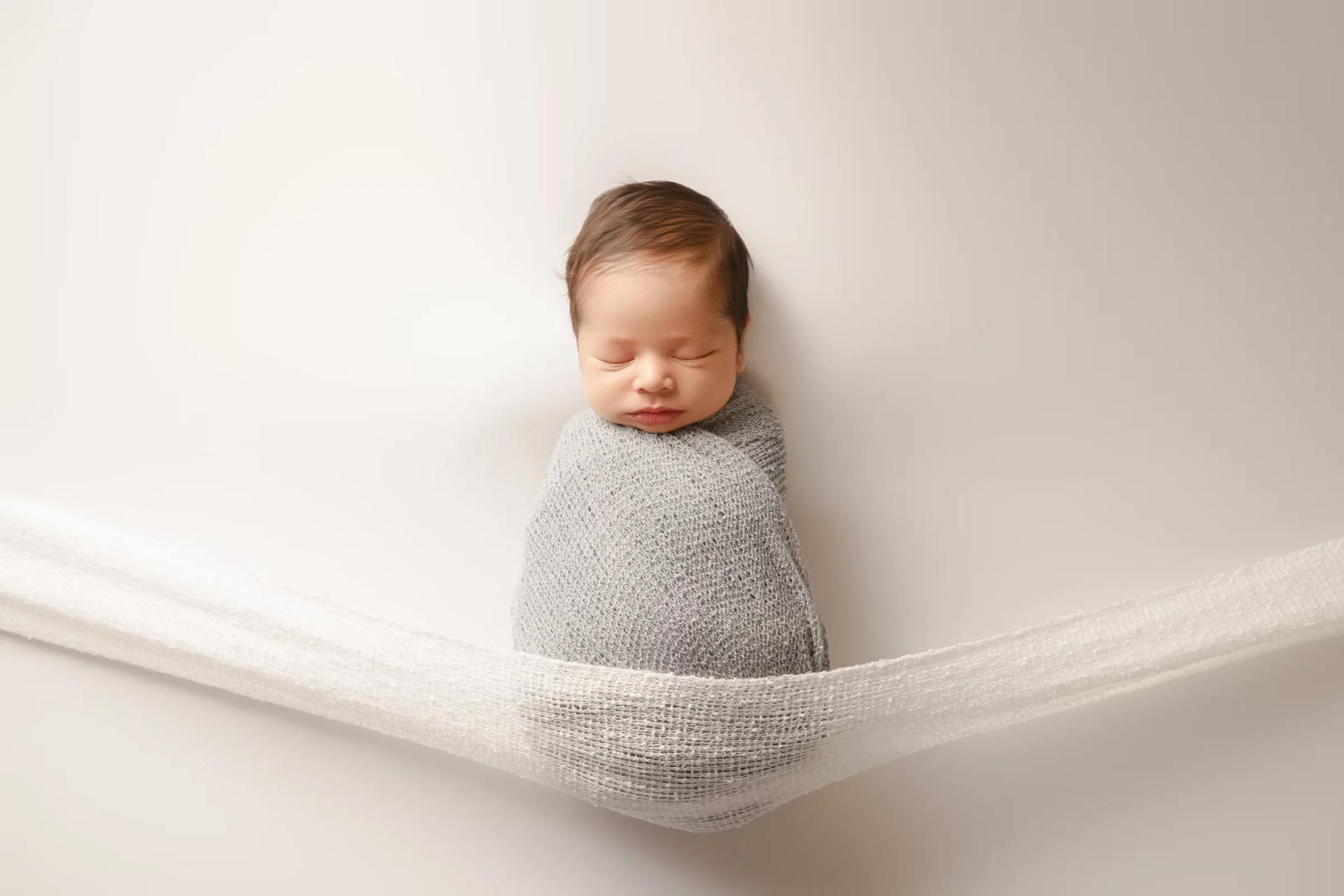Fotografía de recién nacido en estudio