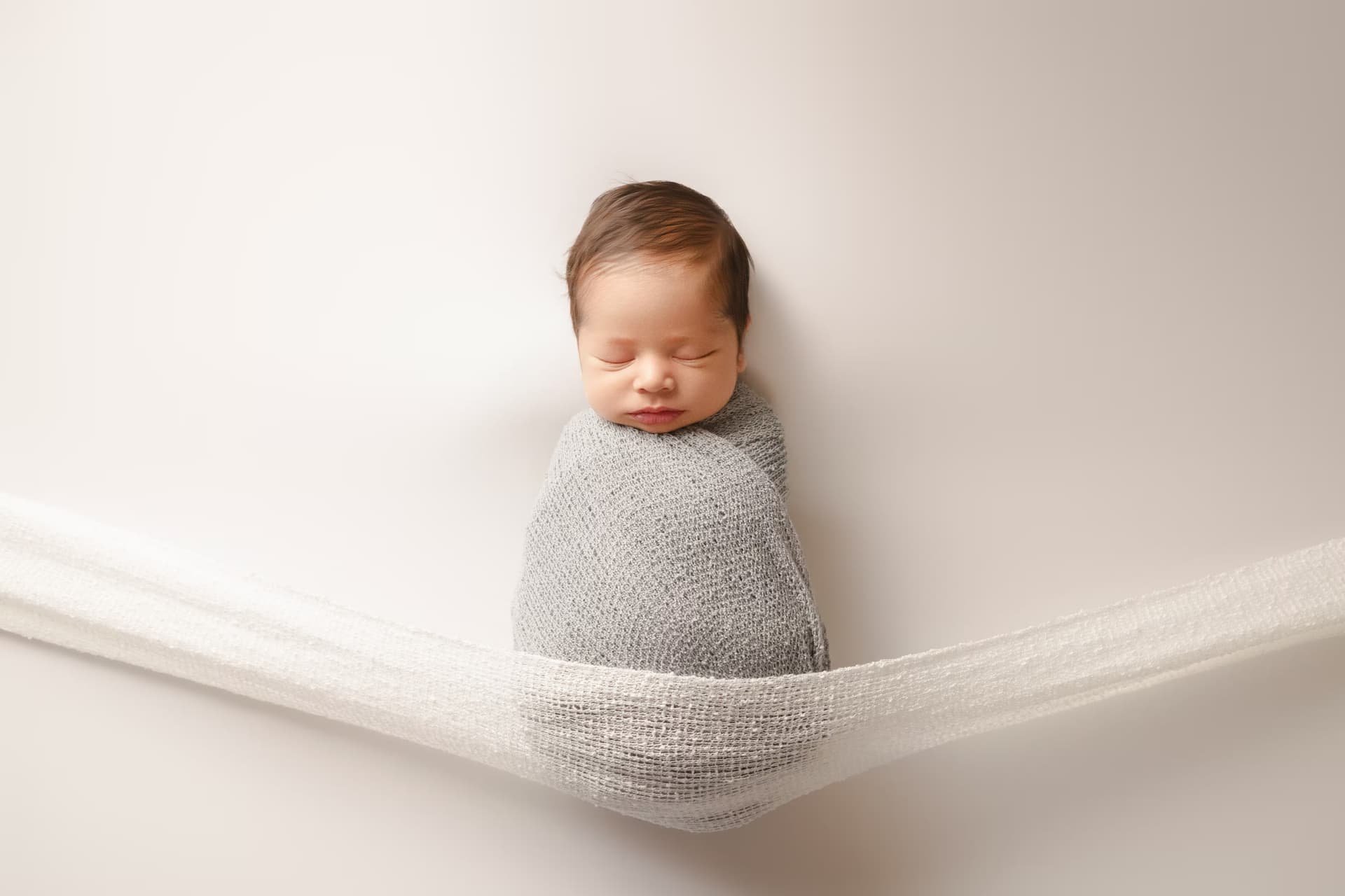 Fotografía de recién nacido en estudio